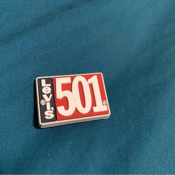 COPY - Levi’s x Crocs || 2 Jibbitz Charms - Picture 3 of 4